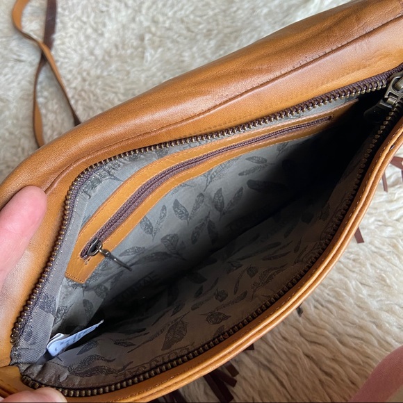 Corral Fringe Purse - Picture 4 of 7